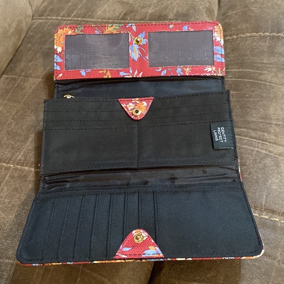 Wallet - Picture 4 of 4